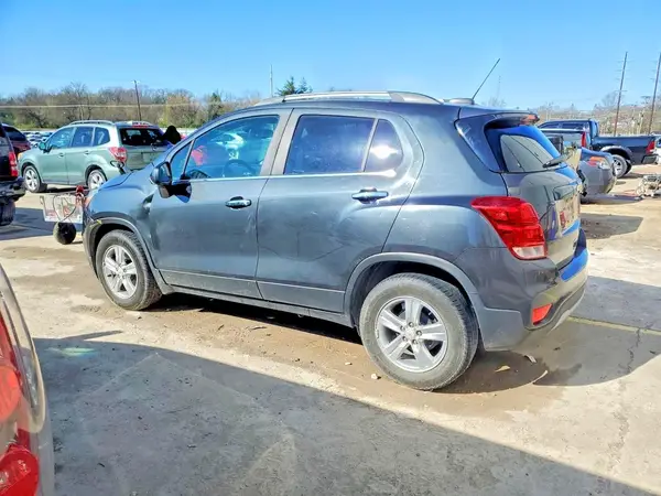 KL7CJLSBXJB571878 2018 CHEVROLET TRAX - Image 2