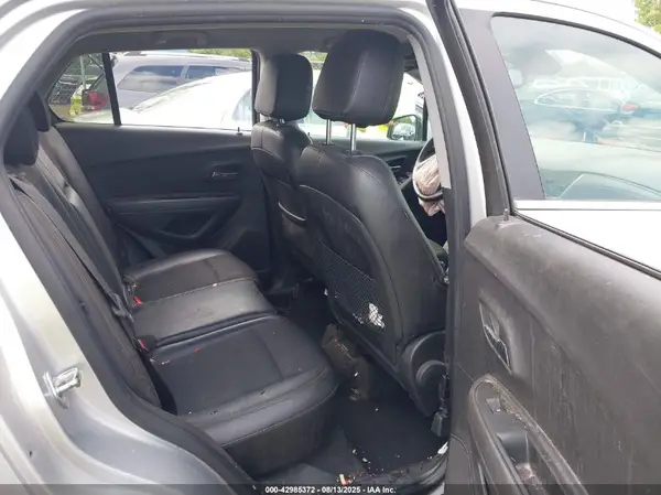 KL7CJLSBXJB586302 2018 CHEVROLET TRAX - Image 8