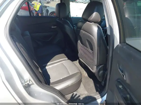 KL7CJLSBXJB596571 2018 CHEVROLET TRAX - Image 8