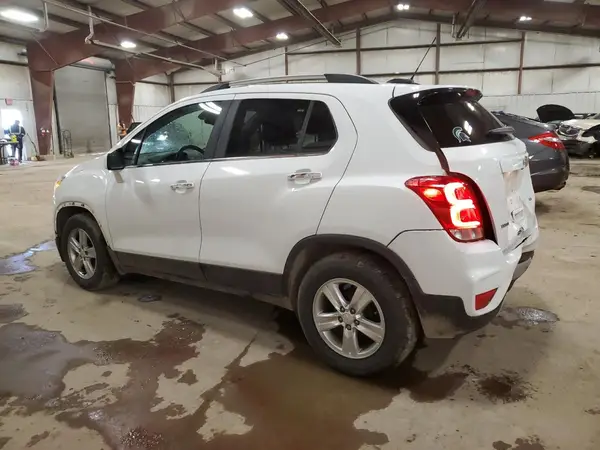 KL7CJLSBXJB599115 2018 CHEVROLET TRAX - Image 2