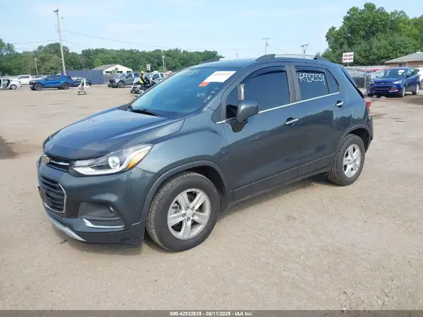 KL7CJLSBXJB633165 2018 CHEVROLET TRAX - Image 2