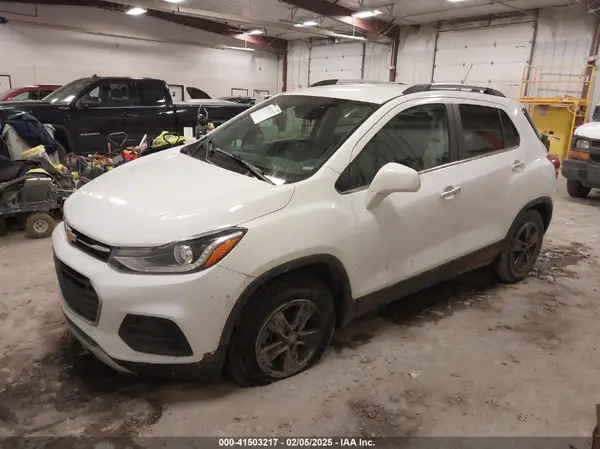 KL7CJLSBXJB658373 2018 CHEVROLET TRAX - Image 2
