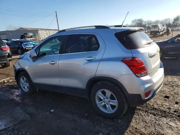 KL7CJLSBXJB658566 2018 CHEVROLET TRAX - Image 2