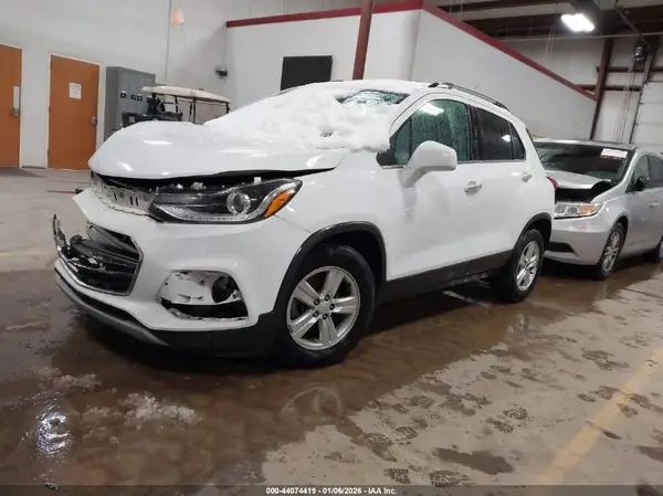 KL7CJLSBXJB658762 2018 CHEVROLET TRAX - Image 2