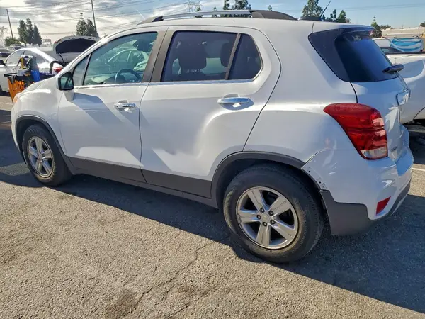 KL7CJLSBXJB678056 2018 CHEVROLET TRAX - Image 2