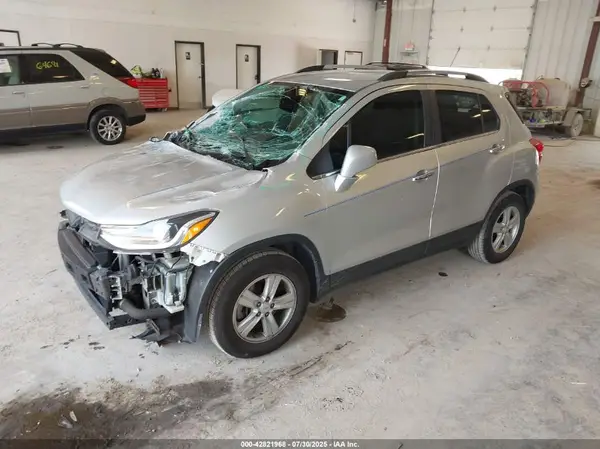 KL7CJLSBXJB678123 2018 CHEVROLET TRAX - Image 2