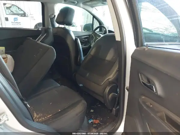 KL7CJLSBXJB678123 2018 CHEVROLET TRAX - Image 8