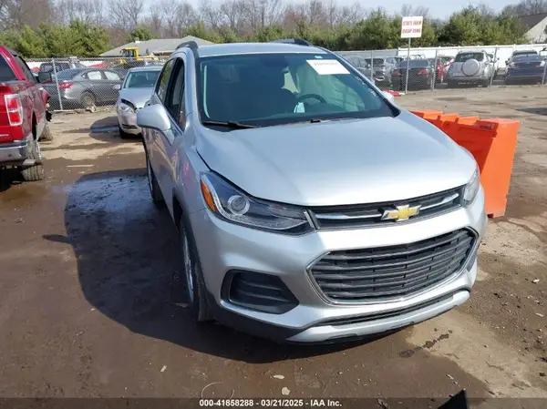 KL7CJLSBXJB687047 2018 CHEVROLET TRAX - Image 1
