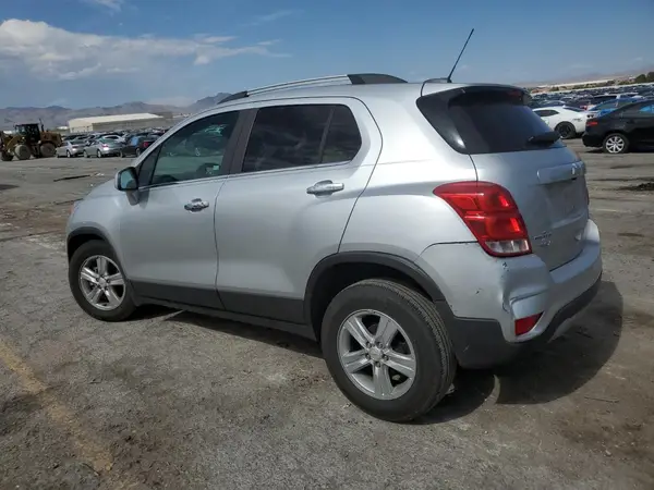 KL7CJLSBXJB719236 2018 CHEVROLET TRAX - Image 2