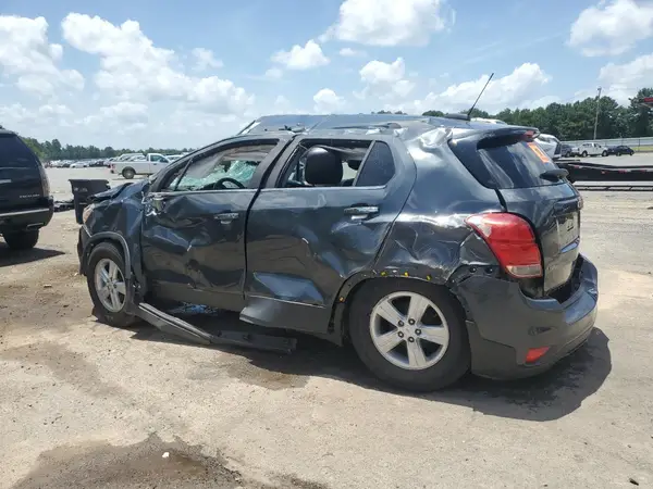 KL7CJLSBXJB723156 2018 CHEVROLET TRAX - Image 2
