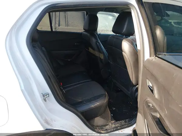 KL7CJLSBXJB725053 2018 CHEVROLET TRAX - Image 8