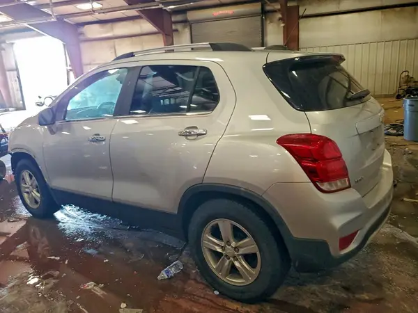 KL7CJLSBXJB727403 2018 CHEVROLET TRAX - Image 2