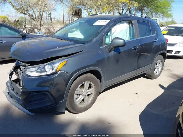KL7CJLSBXJB728499 2018 CHEVROLET TRAX - Image 2