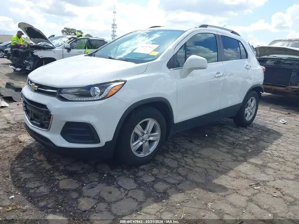 KL7CJLSBXJB733864 2018 CHEVROLET TRAX - Image 2