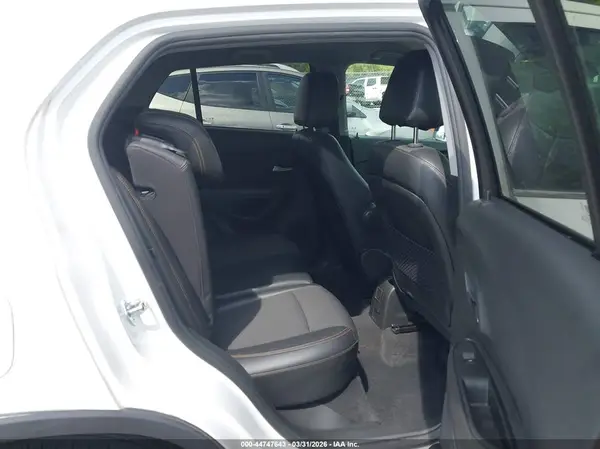 KL7CJLSBXJB733864 2018 CHEVROLET TRAX - Image 8
