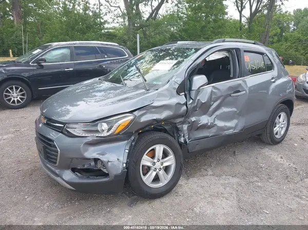 KL7CJLSBXKB744431 2019 CHEVROLET TRAX - Image 2