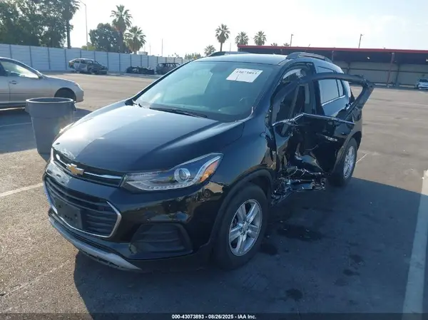 KL7CJLSBXKB755168 2019 CHEVROLET TRAX - Image 2