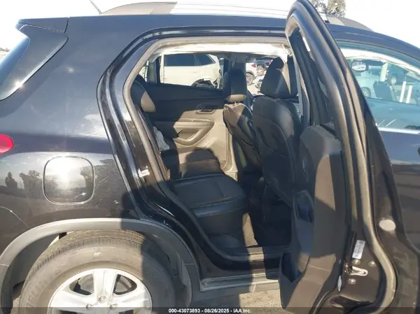 KL7CJLSBXKB755168 2019 CHEVROLET TRAX - Image 8