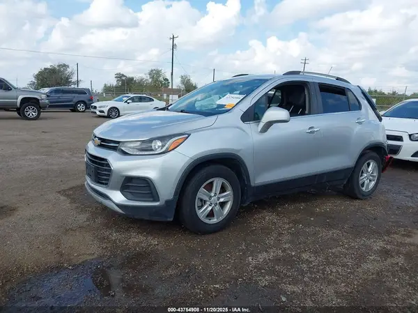 KL7CJLSBXKB786887 2019 CHEVROLET TRAX - Image 2