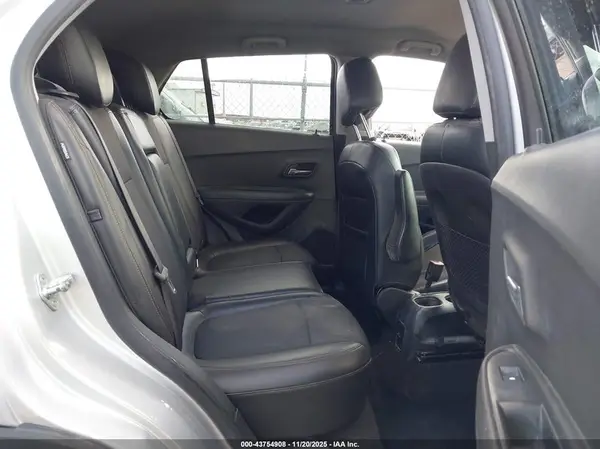 KL7CJLSBXKB786887 2019 CHEVROLET TRAX - Image 8