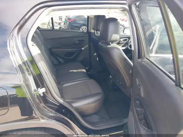 KL7CJLSBXKB847073 2019 CHEVROLET TRAX - Image 8