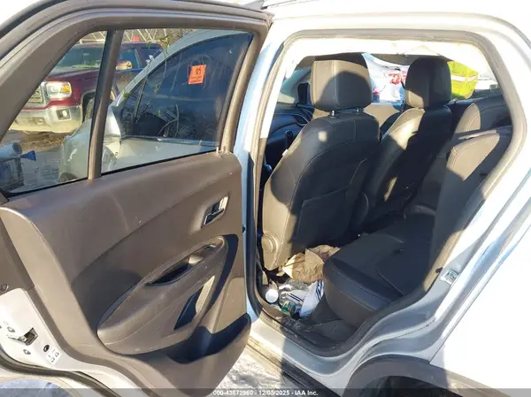KL7CJLSBXKB917610 2019 CHEVROLET TRAX - Image 8