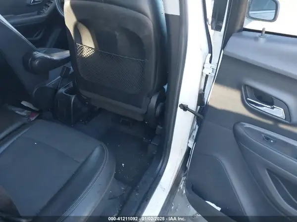 KL7CJLSBXKB937114 2019 CHEVROLET TRAX - Image 8