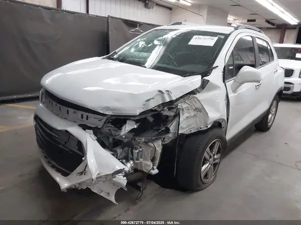 KL7CJLSBXKB953913 2019 CHEVROLET TRAX - Image 2