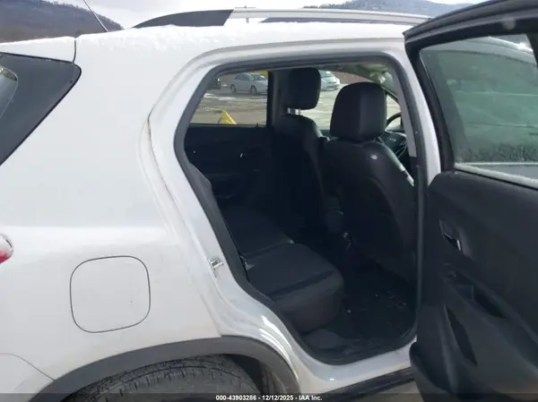 KL7CJLSBXKB955869 2019 CHEVROLET TRAX - Image 8