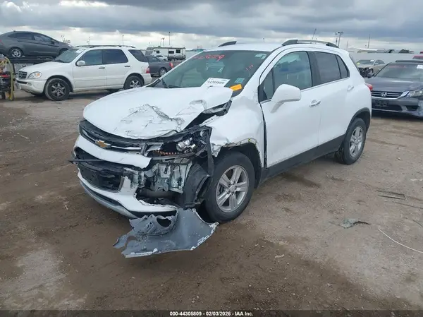 KL7CJLSBXKB958660 2019 CHEVROLET TRAX - Image 2