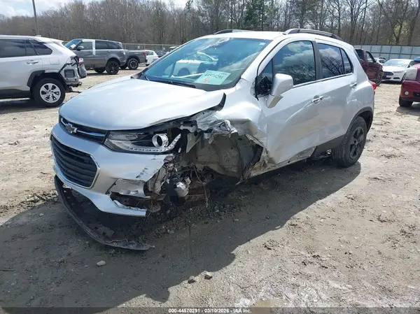 KL7CJLSBXKB960960 2019 CHEVROLET TRAX - Image 2
