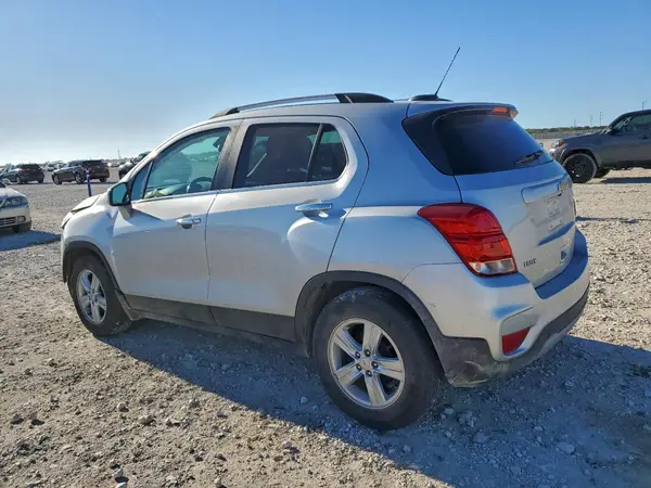 KL7CJLSBXKB962692 2019 CHEVROLET TRAX - Image 2
