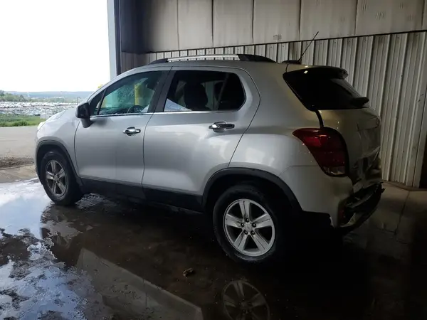 KL7CJLSBXKB963633 2019 CHEVROLET TRAX - Image 2