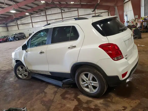 KL7CJLSBXLB001107 2020 CHEVROLET TRAX - Image 2