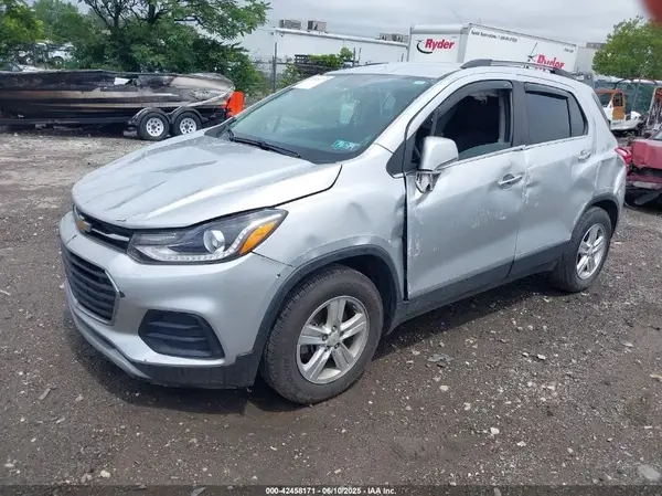 KL7CJLSBXLB002158 2020 CHEVROLET TRAX - Image 2