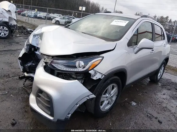 KL7CJLSBXLB003732 2020 CHEVROLET TRAX - Image 2