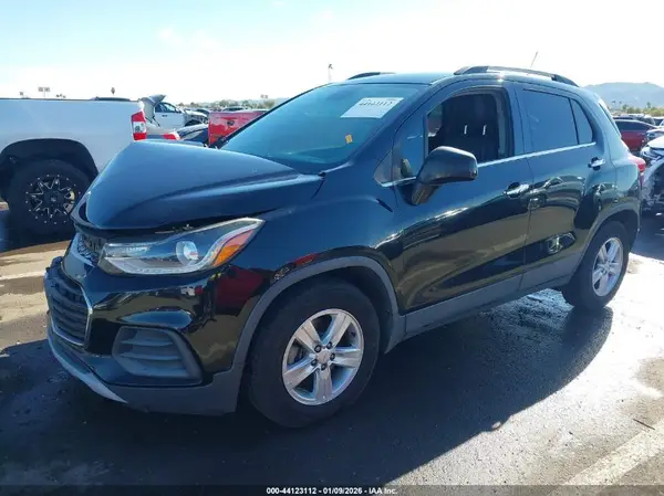 KL7CJLSBXLB010910 2020 CHEVROLET TRAX - Image 2
