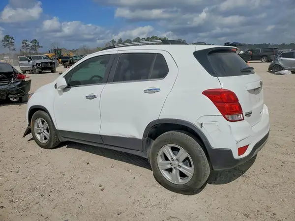 KL7CJLSBXLB015587 2020 CHEVROLET TRAX - Image 2