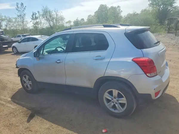 KL7CJLSBXLB028484 2020 CHEVROLET TRAX - Image 2