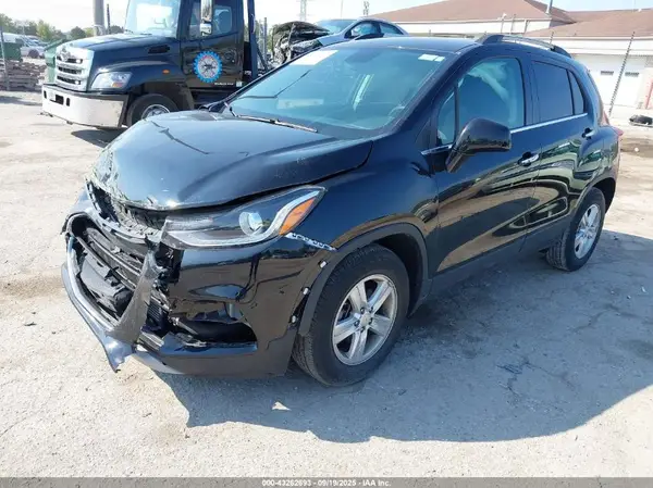 KL7CJLSBXLB062165 2020 CHEVROLET TRAX - Image 2