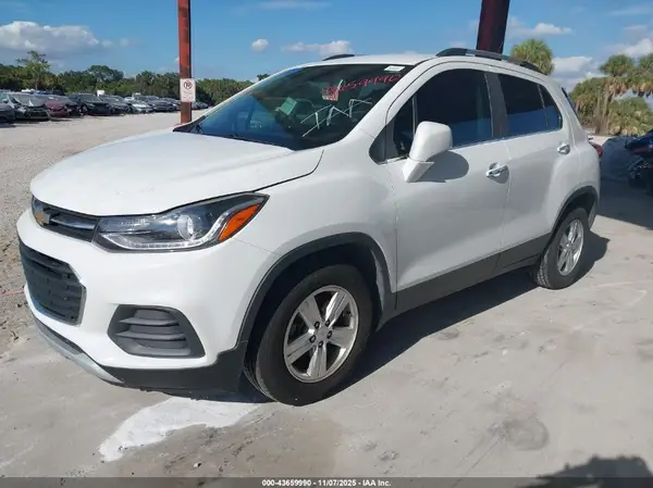 KL7CJLSBXLB065857 2020 CHEVROLET TRAX - Image 2