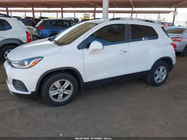 KL7CJLSBXLB090709 2020 CHEVROLET TRAX - Image 2