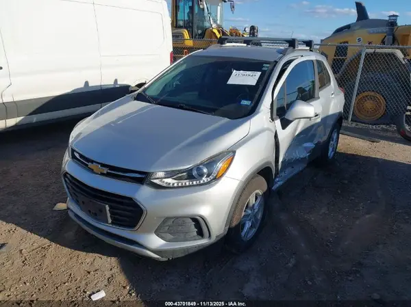 KL7CJLSBXMB303529 2021 CHEVROLET TRAX - Image 2