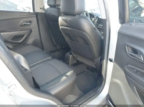 KL7CJLSBXMB303529 2021 CHEVROLET TRAX - Image 8