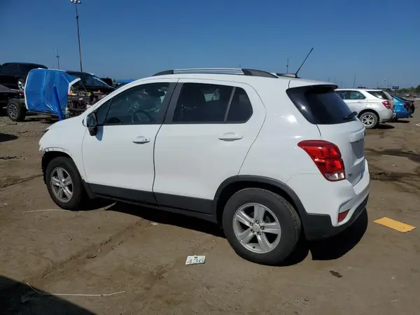KL7CJLSBXMB303658 2021 CHEVROLET TRAX - Image 2