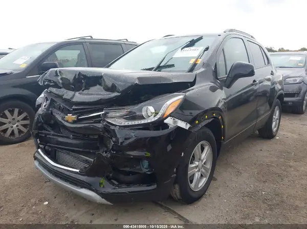 KL7CJLSBXMB306785 2021 CHEVROLET TRAX - Image 2