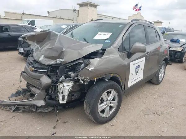 KL7CJLSBXMB310593 2021 CHEVROLET TRAX - Image 2