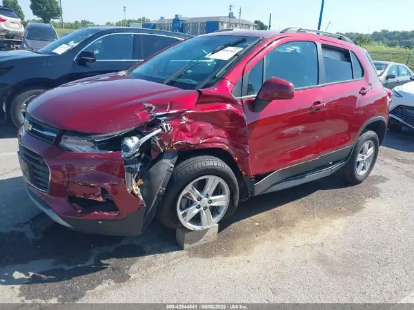 KL7CJLSBXMB314479 2021 CHEVROLET TRAX - Image 2