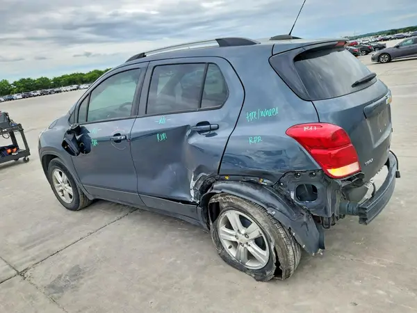 KL7CJLSBXMB314885 2021 CHEVROLET TRAX - Image 2