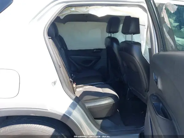 KL7CJLSBXMB328558 2021 CHEVROLET TRAX - Image 8